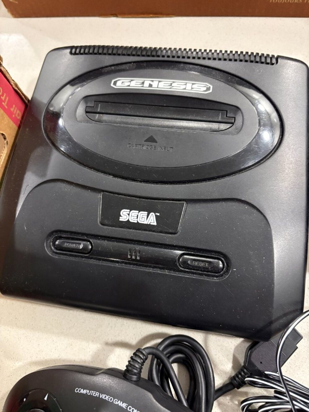 SEGA GENESIS CONSOLE SYSTEM - Picture 2 of 2